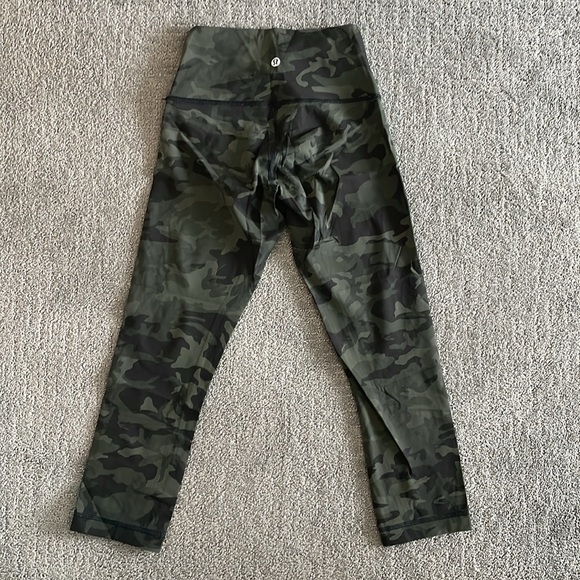 Lululemon Women’s Leggings - Picture 2 of 3